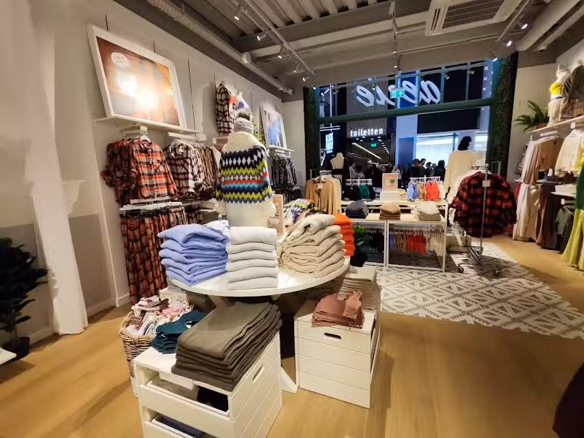 American Eagle & Aerie Store