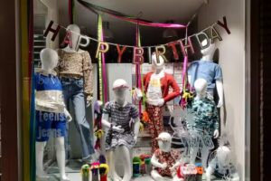 BEE STORE & Beetween