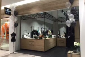 Big scissors kledingreparatie stadshart Zoetermeer stomen en borduren baby artikelen