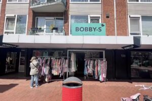 BOBBY-S BEAUTIFUL CURVES