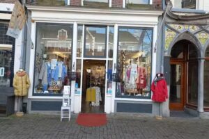 Damesmode / parfum point refill Catootje aan de Botermarkt