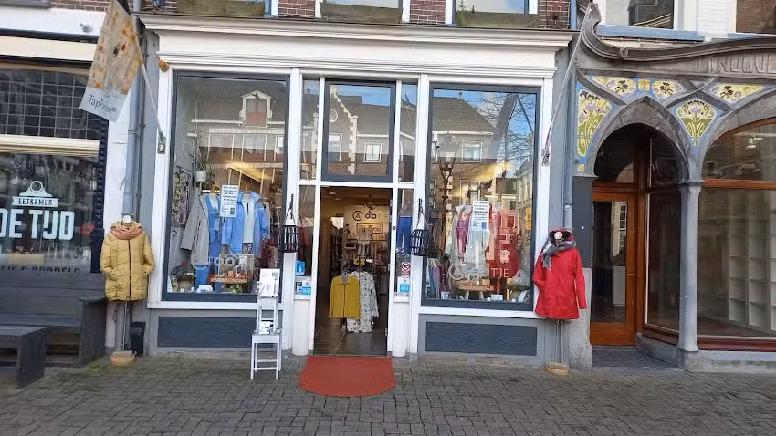 Damesmode / parfum point refill Catootje aan de Botermarkt