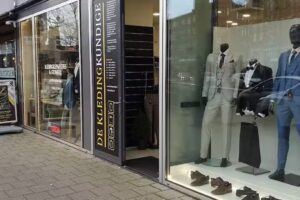 De Kledingkundige – Kostuums verkoop, op maat en kledingreparatie