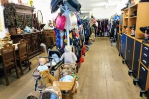 De Neuf 47 * Brocante * Hoeden *Tweedehands kleding