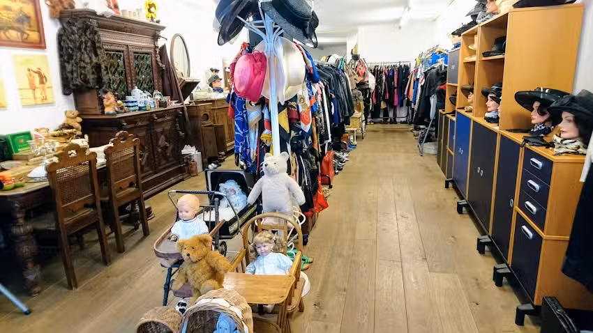 De Neuf 47 * Brocante * Hoeden *Tweedehands kleding