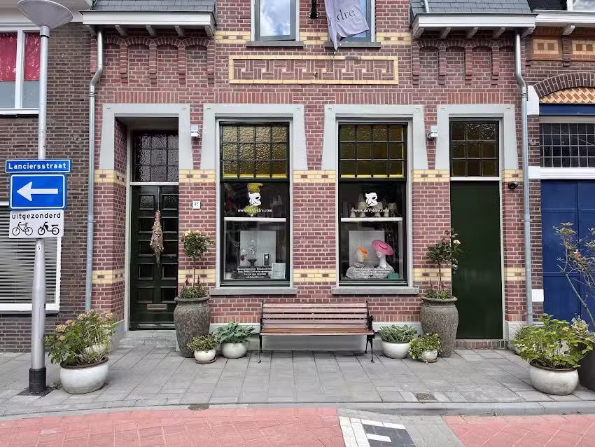 De Vyldre Hoedenmakerij, Millinery and Memory artist