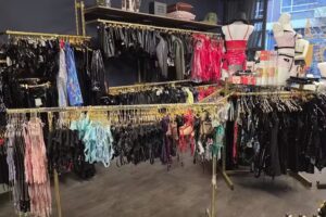 Dott Laque Lace and Luxury