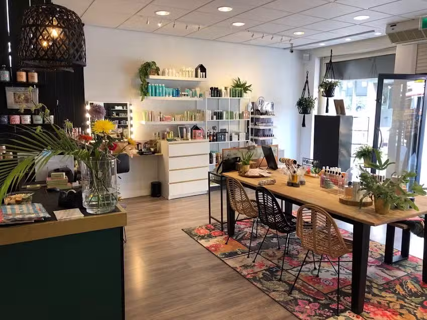 Ezra Cosmetics