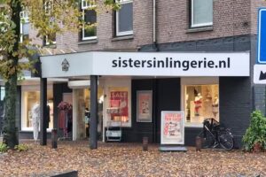 Hullegie, Sisters in Lingerie