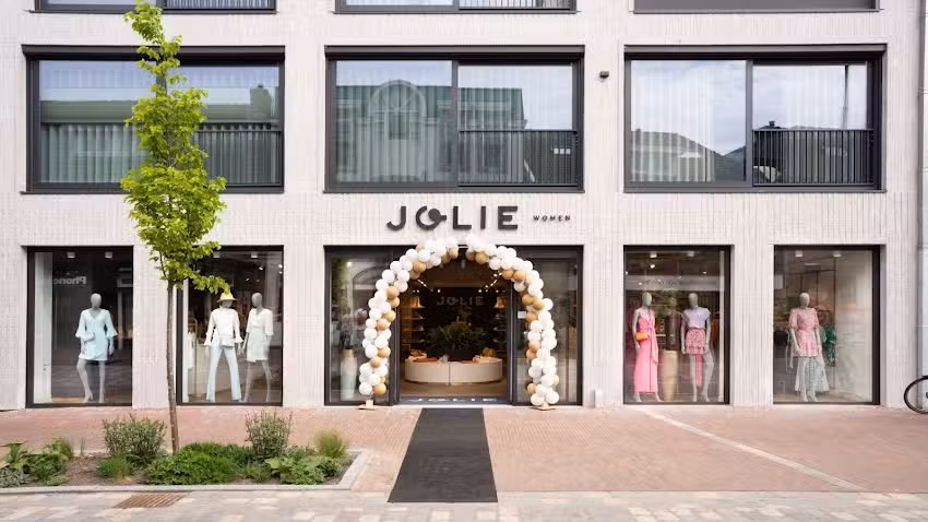 Jolie Women