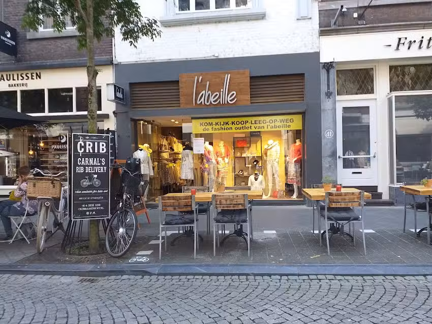 L&rsquo;Abeille &ndash; Woman&rsquo;s Wear