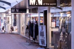 Man of the World G. den Boer