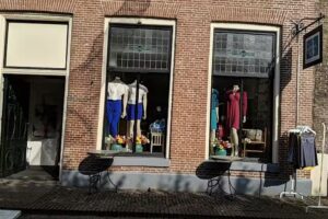 Mona Lisa, more love for dresses