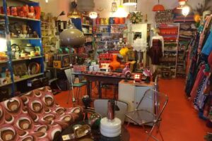 Mr. Orange Vintage webshop & meubelstoffeer-atelier
