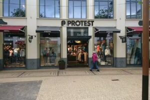 Protest Outlet Bataviastad