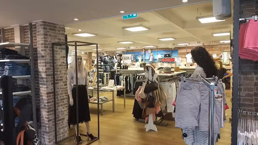 Sake Store &ndash; Nes (Ameland)