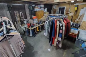 Second Hand kleding en schoenen.