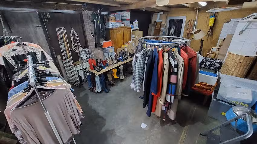 Second Hand kleding en schoenen.