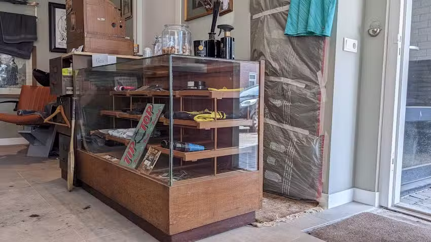 The late night barber & shop