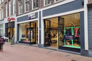 TOMMY JEANS Amsterdam Kalverstraat