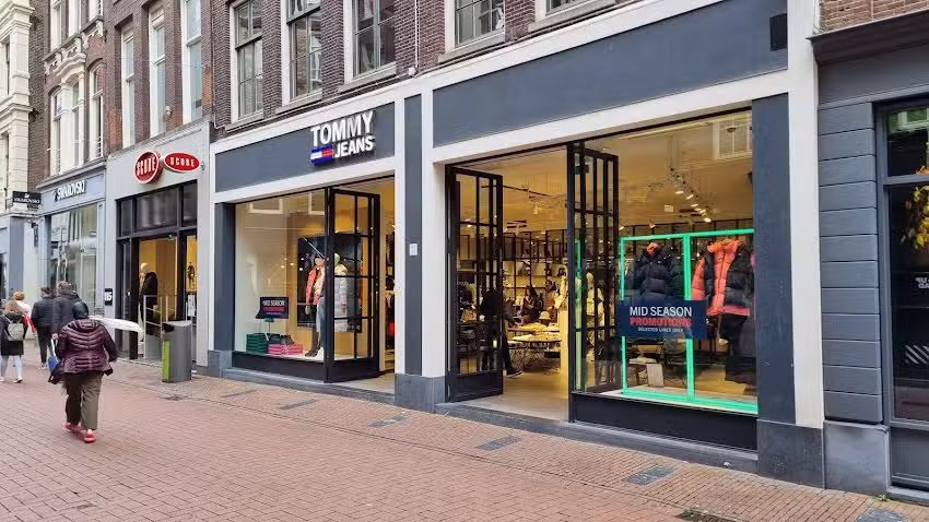 TOMMY JEANS Amsterdam Kalverstraat