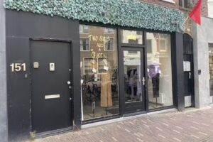 Two Girls and a Queen