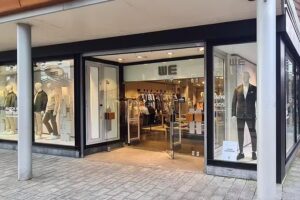 WE Fashion Emmeloord &ndash; Lange Nering