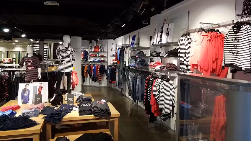 WE Fashion Rotterdam &ndash; Beursplein